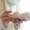 どうして結婚指輪を左手薬指にするかご存知ですか？