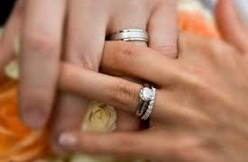 意外と知らない　結婚指輪と婚約指輪の違い★